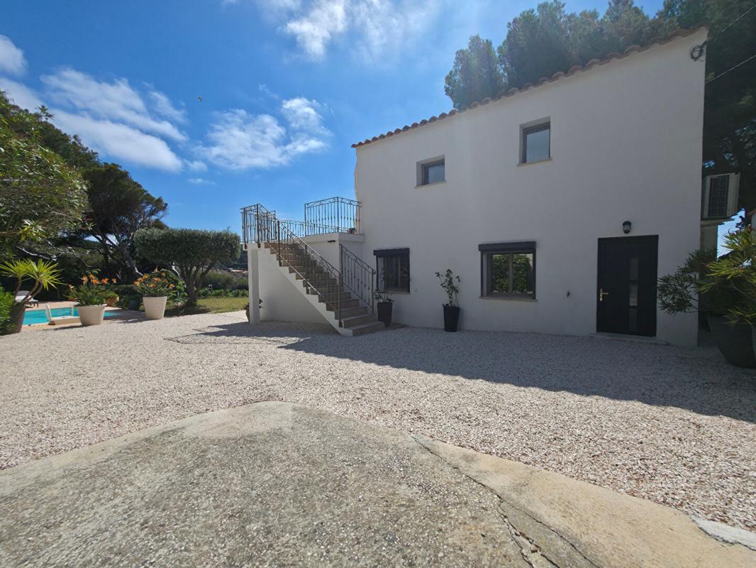 SANARY-SUR-MER Maison Sanary Sur Mer 7 pièce(s) 119 m2 10