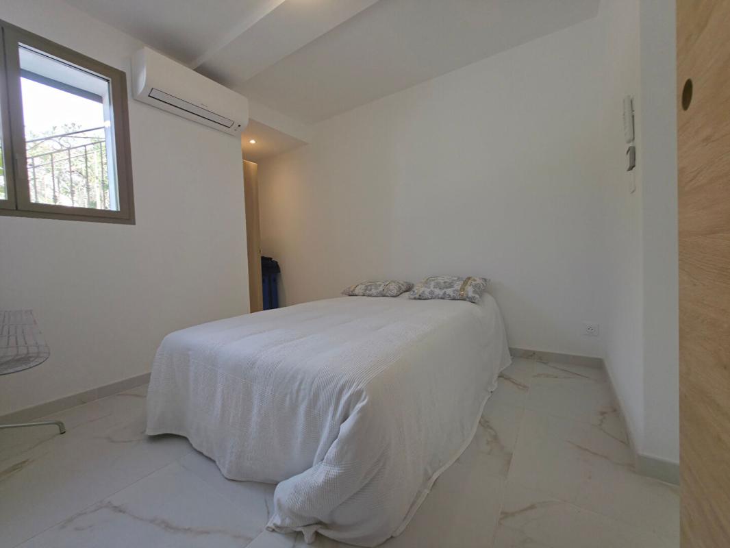 SANARY-SUR-MER Maison Sanary Sur Mer 7 pièce(s) 119 m2 8