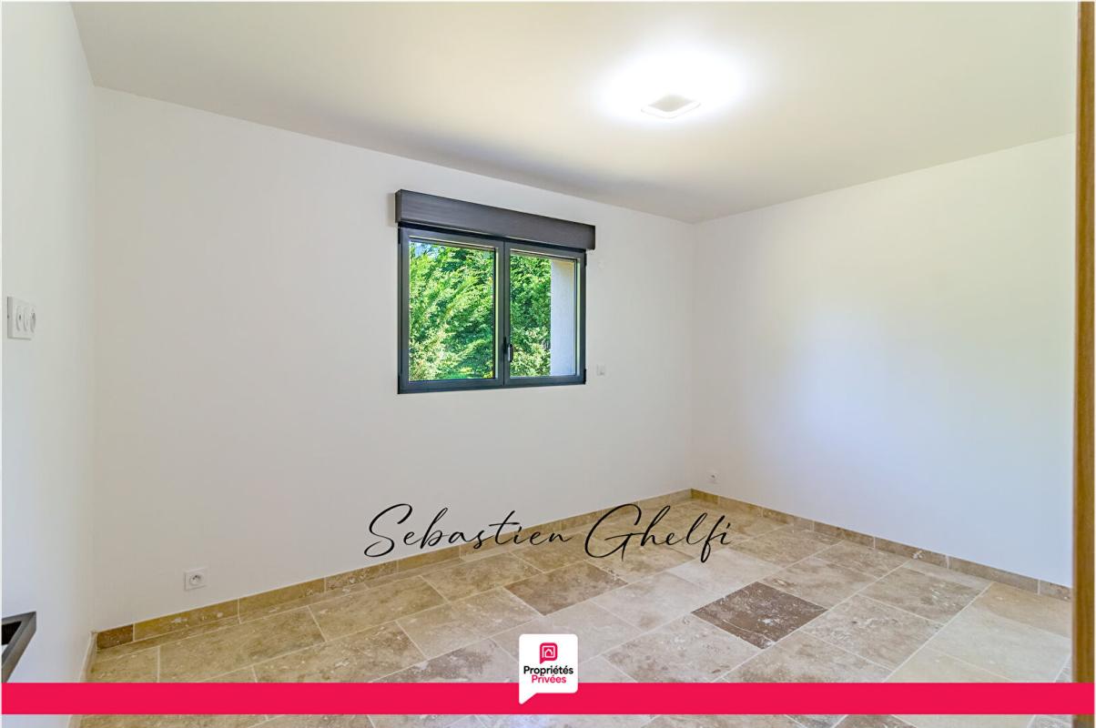 CONTRES maison contemporaine de plain-pied avec 3 chambres- garage-beau terrain 11