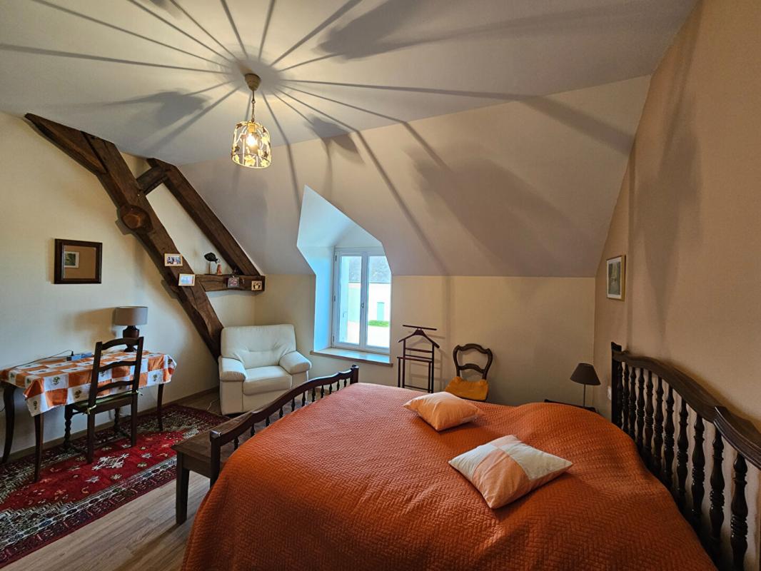 MOULINS-SUR-YEVRE CORPS DE FERME à Moulins sur Yèvre 10