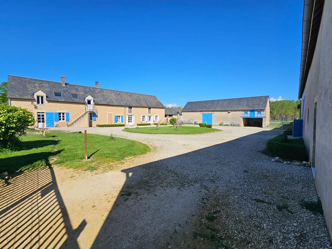 MOULINS-SUR-YEVRE CORPS DE FERME à Moulins sur Yèvre 11