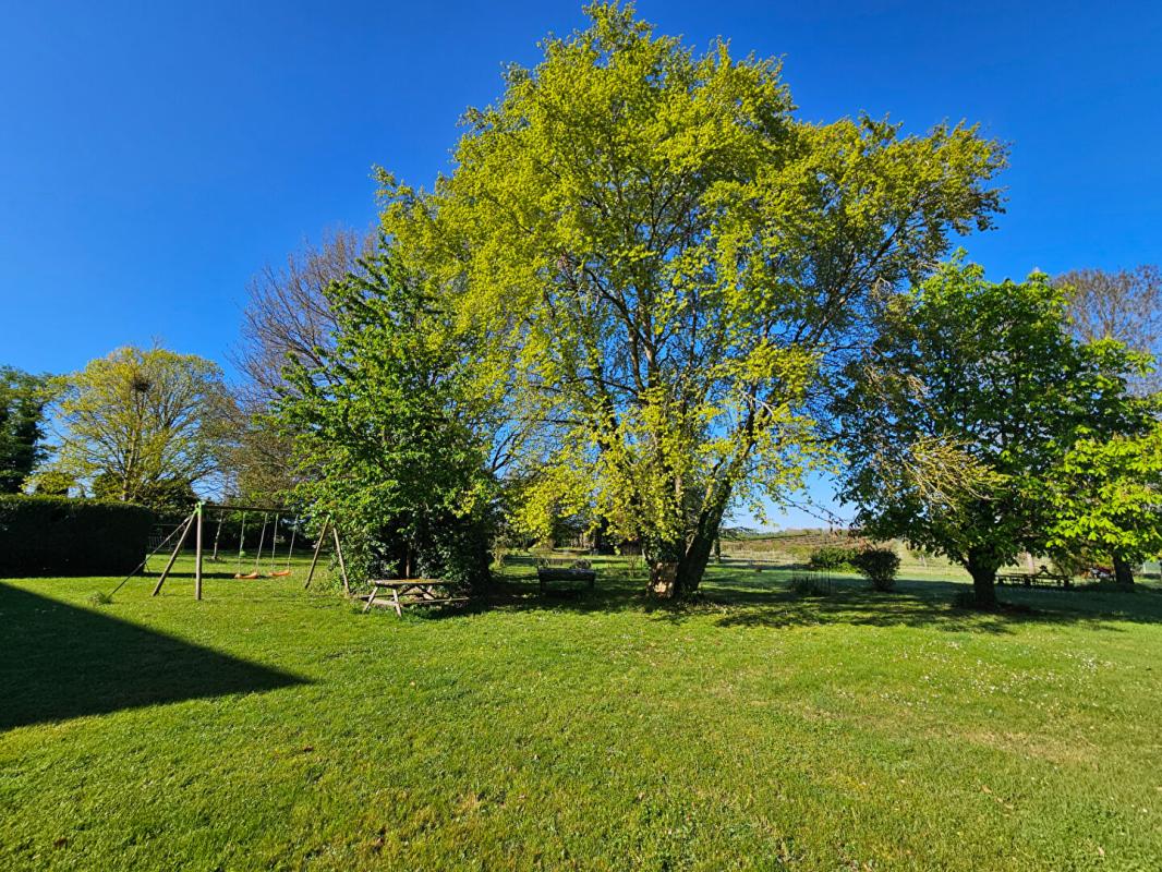 MOULINS-SUR-YEVRE CORPS DE FERME à Moulins sur Yèvre 4