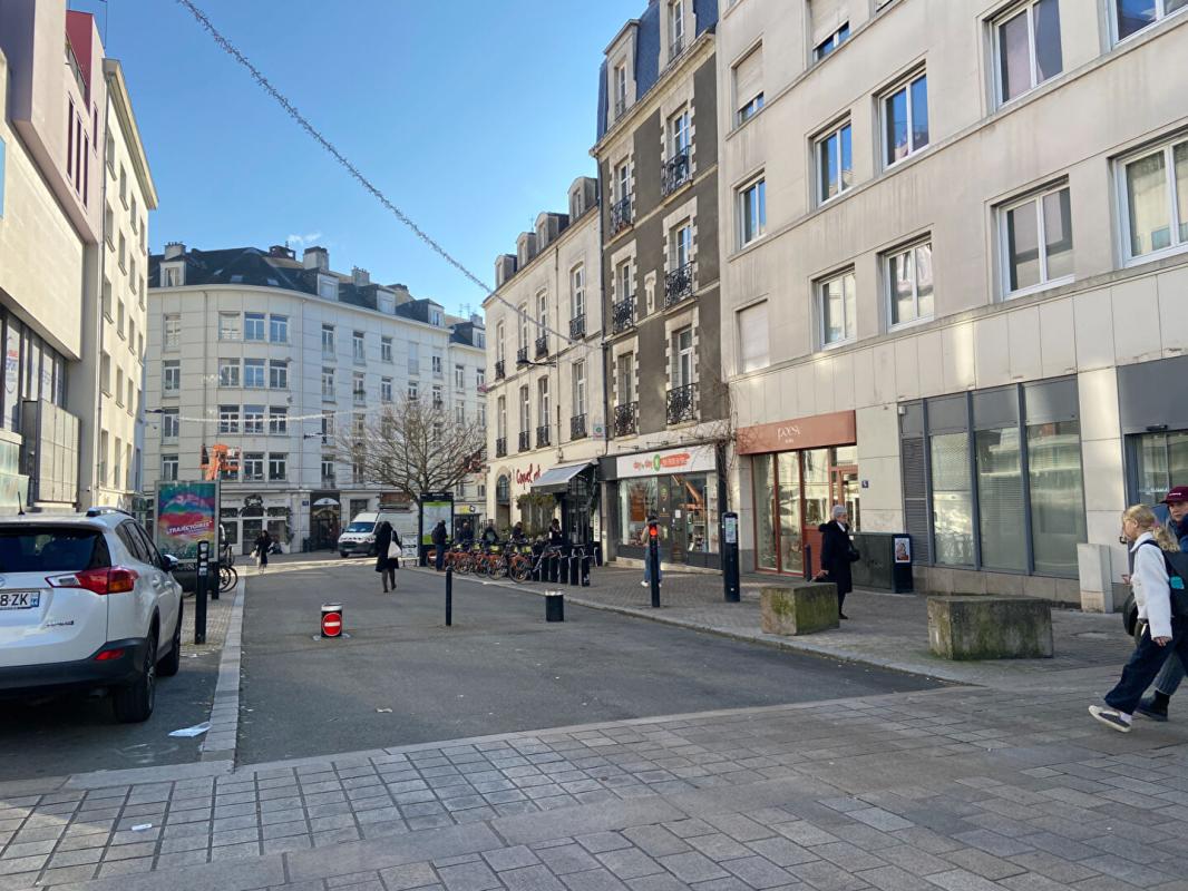 NANTES 44000 NANTES - LOCAL COMMERCIAL A LOUER 67 M² , QUARTIER BRETAGNE 5