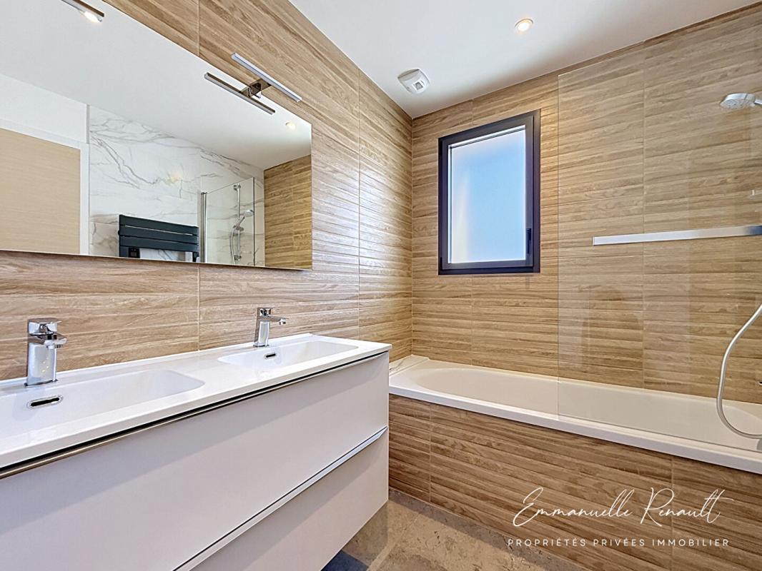 AURAY Maison contemporaine 2026 · Belle vie de plain pied · Terrain 740 m² · À pied de la gare · AURAY 17