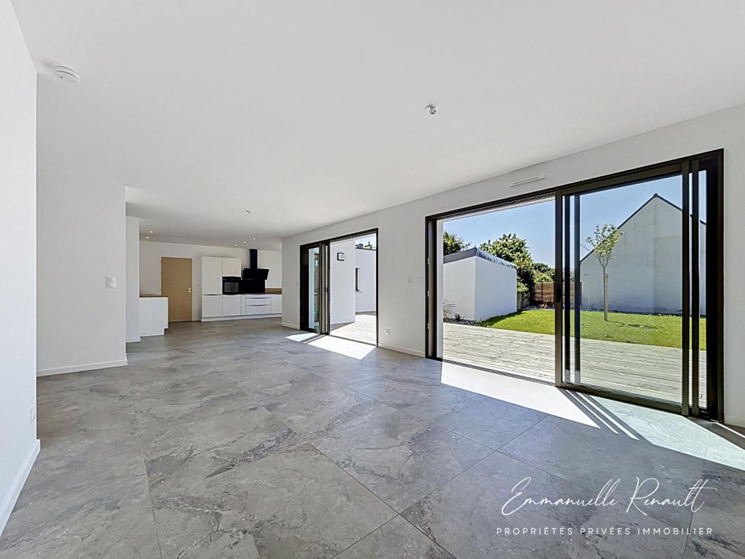 AURAY Maison contemporaine 2026 · Belle vie de plain pied · Terrain 740 m² · À pied de la gare · AURAY 18