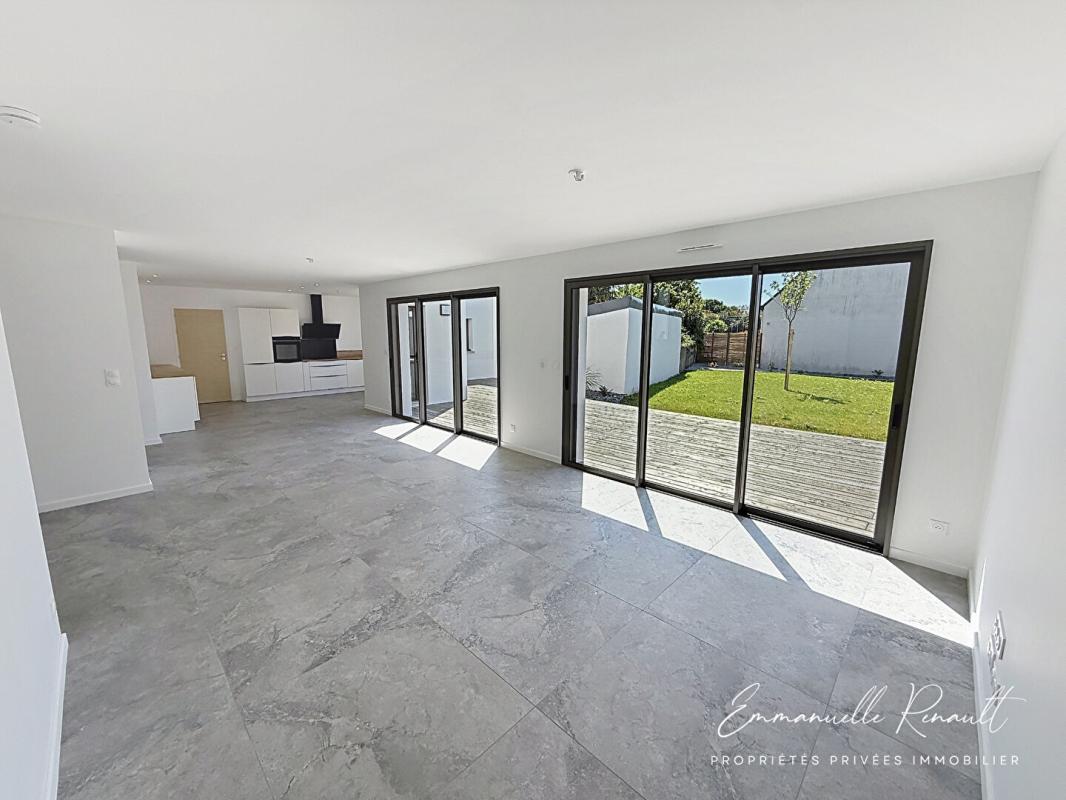 AURAY Maison contemporaine 2026 · Belle vie de plain pied · Terrain 740 m² · À pied de la gare · AURAY 9