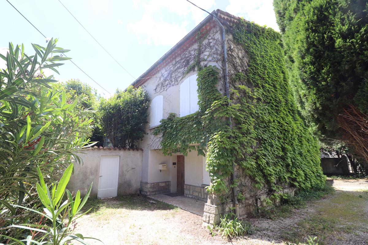 VILLENEUVE-LES-AVIGNON Maison Villeneuve Les Avignon 10 pièce(s) 300 m2 1
