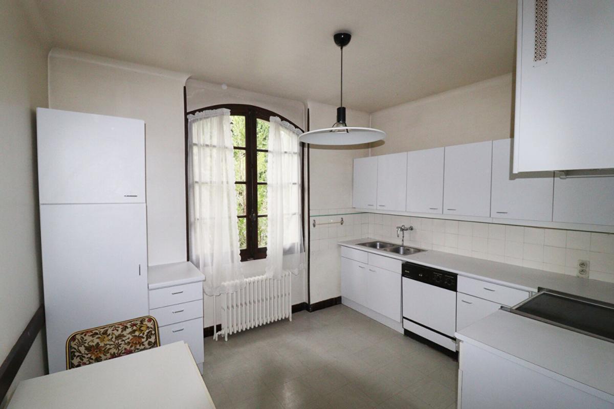 VILLENEUVE-LES-AVIGNON Maison Villeneuve Les Avignon 10 pièce(s) 300 m2 12