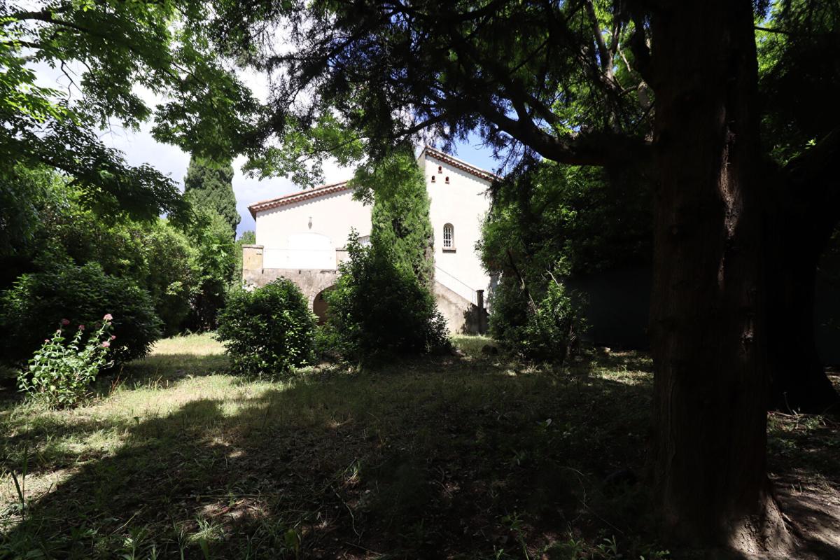 VILLENEUVE-LES-AVIGNON Maison Villeneuve Les Avignon 10 pièce(s) 300 m2 3