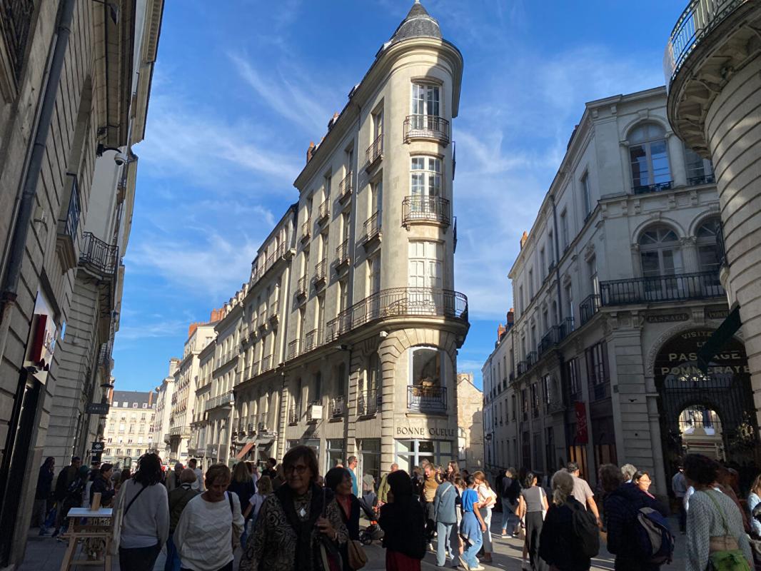 NANTES NANTES CENTRE - LOCAL COMMERCIAL PMR, 154 m², GRANDE VITRINE 4