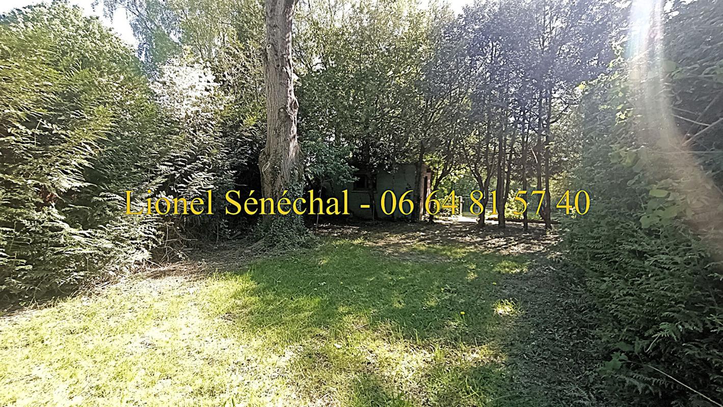 LA GUIERCHE Terrain de loisirs de plus de 800 m2  + un abri en dur de plus de 20 m2avec un abri au bord de la rivière à La Guierche 4