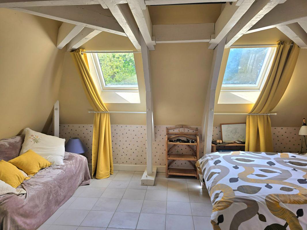 COURSAC Propriété de type 8, édifiée sur un terrain arboré de 16161 m², piscine, garage et dépendances 18