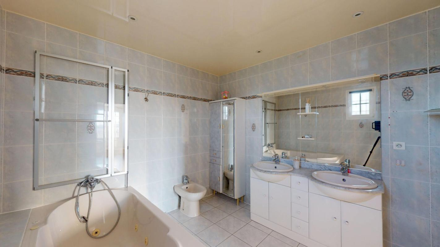 OZOIR-LA-FERRIERE PROPRIÉTÉ DE STANDING  284 m2 de 8 PIÈCES 499 000 12