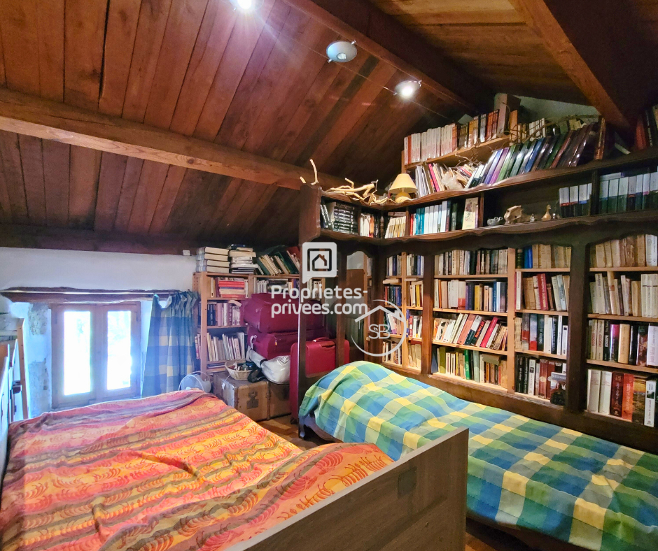 LES VANS Mas  typiquement cévenol - Malbosc (limite Gard/Ardèche) 215 m² | 8 pièces | Terrain  17 497 m²| Piscine 12