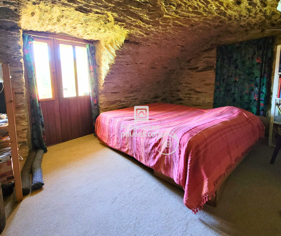 LES VANS Mas  typiquement cévenol - Malbosc (limite Gard/Ardèche) 215 m² | 8 pièces | Terrain  17 497 m²| Piscine 14