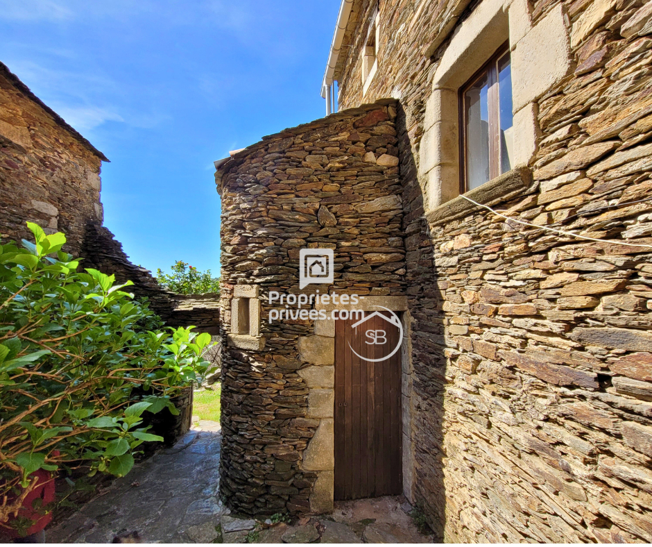 LES VANS Mas  typiquement cévenol - Malbosc (limite Gard/Ardèche) 215 m² | 8 pièces | Terrain  17 497 m²| Piscine 3