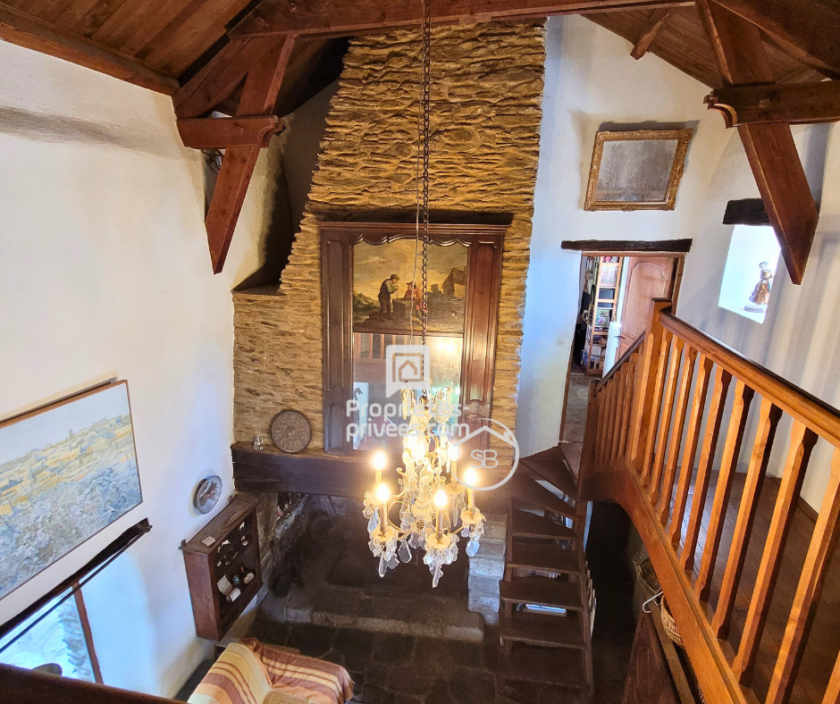 LES VANS Mas  typiquement cévenol - Malbosc (limite Gard/Ardèche) 215 m² | 8 pièces | Terrain  17 497 m²| Piscine 8