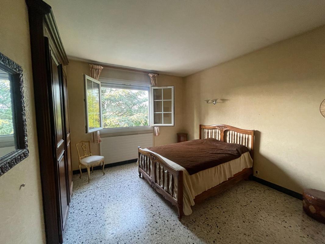 ALES En exclusivité au quartier du Bas Brésis, grande maison d'architecte disposant de 2 logements , terrain constructible quart 13