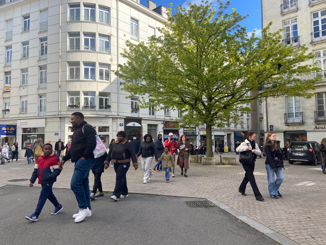 NANTES NANTES, PLACE DE BRETAGNE - CESSION DROIT AU BAIL, LOCAL COMMERCIAL 40 M² 2