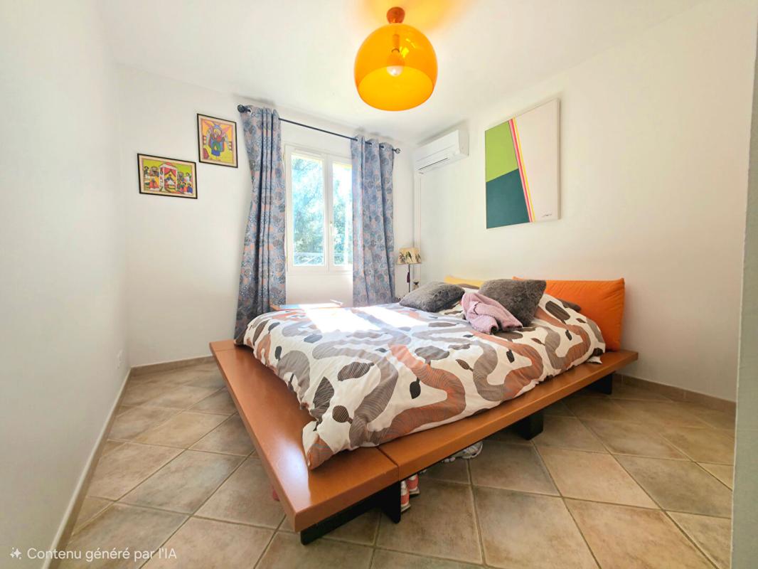 SANARY-SUR-MER Maison Sanary Sur Mer  au calme 5 pièce(s) 103 m2 ,piscine ,jardin,garage 7