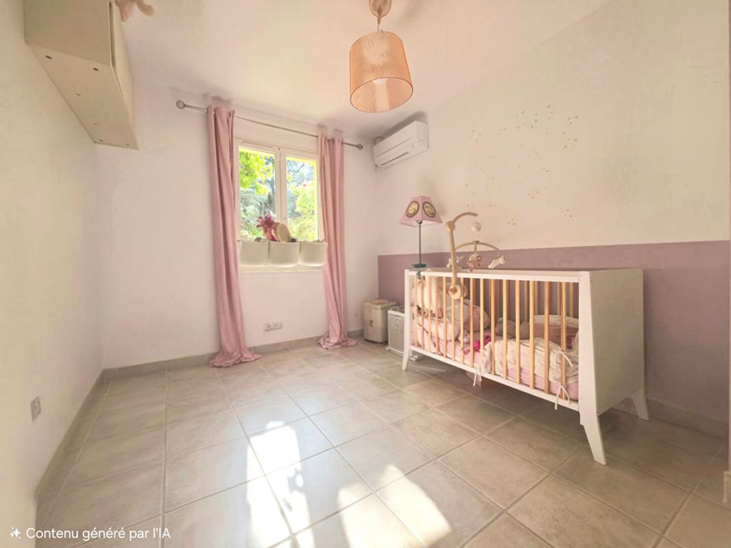 SANARY-SUR-MER Maison Sanary Sur Mer  au calme 5 pièce(s) 103 m2 ,piscine ,jardin,garage 8