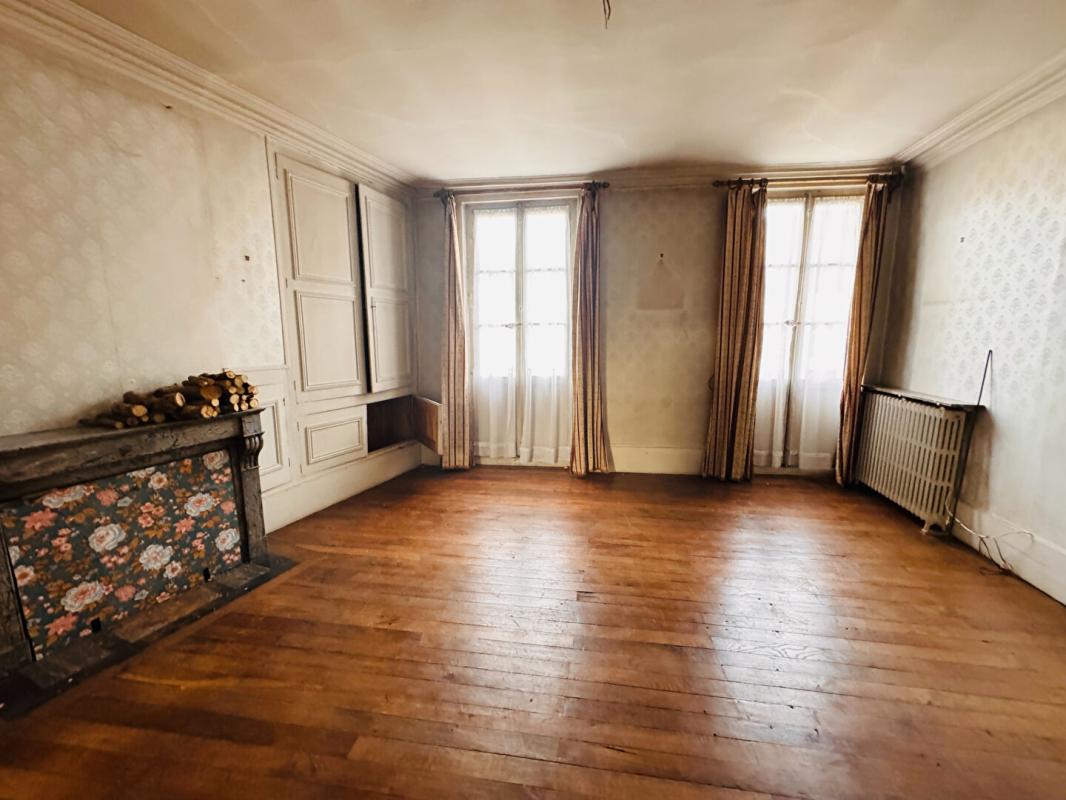 PREMERY Grande maison familiale dans le centre de Prémery 17