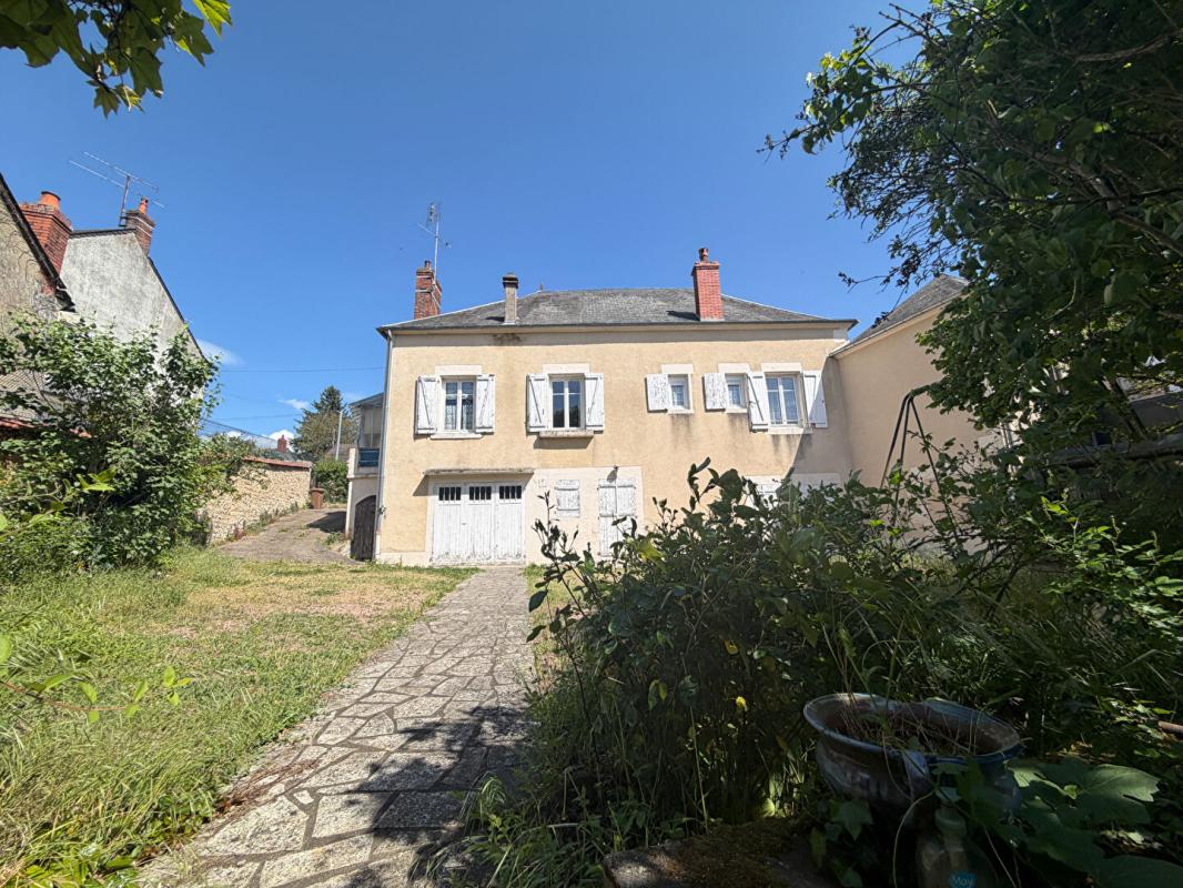 GUERIGNY Belle maison ancienne à Guérigny 3