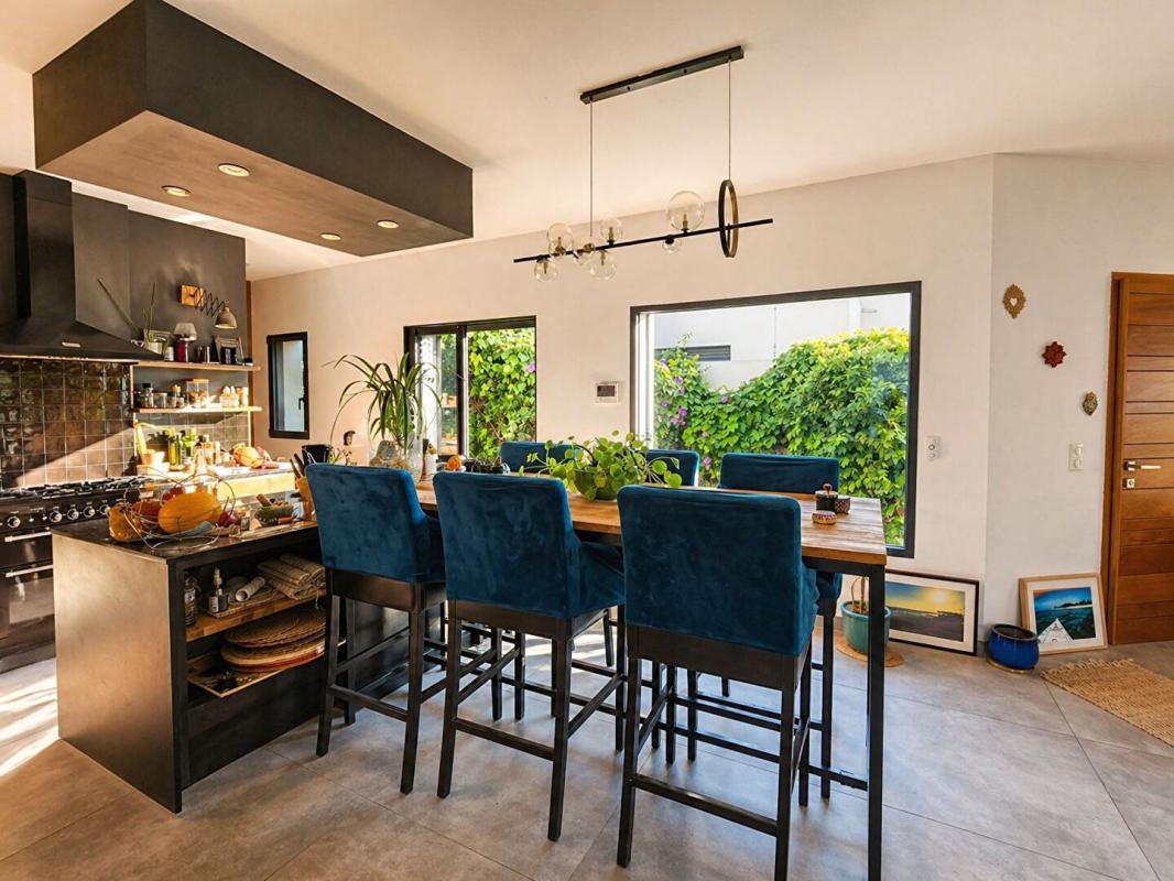 SAUSSET-LES-PINS Maison Sausset Les Pins 4 pièce(s) 116 m2 plein pied , piscine jardin garage 13