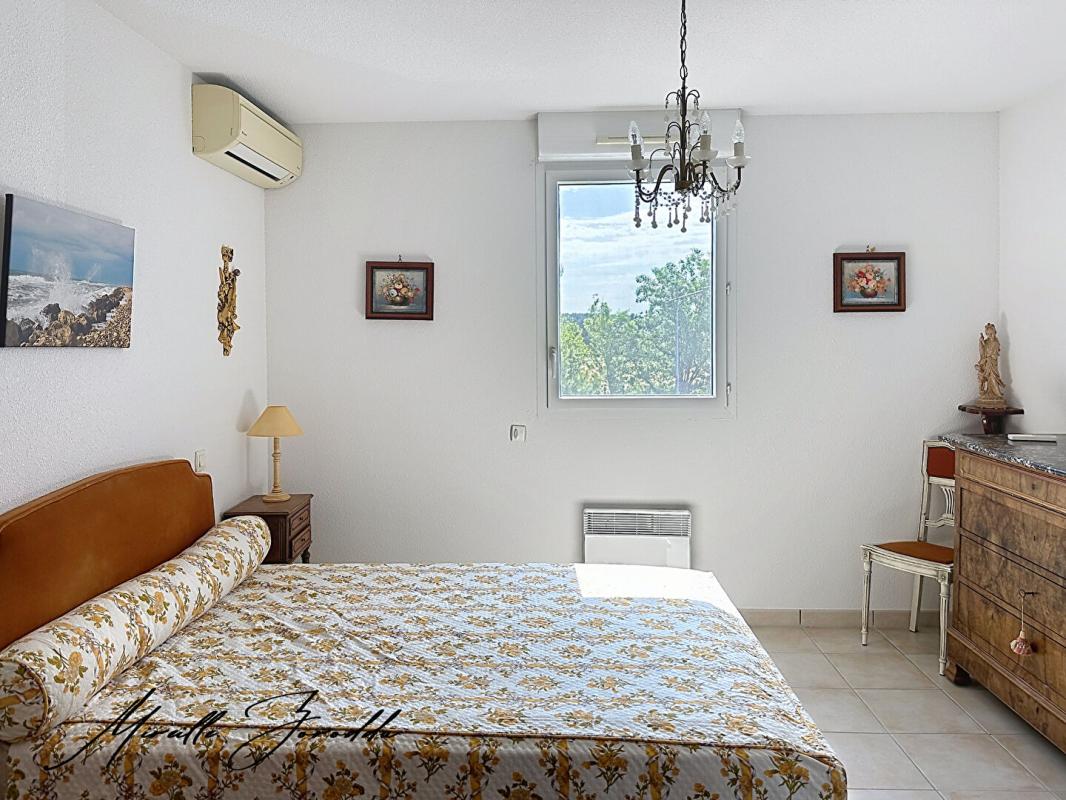 JONQUIERES-SAINT-VINCENT A VENDRE VILLA  Jonquieres Saint Vincent 4 piéces de 124m² avec véranda, parking et garage 6