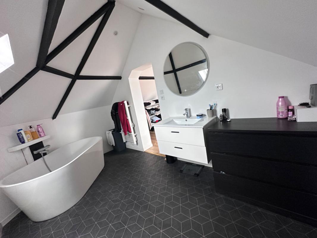 HENIN-BEAUMONT Maison 140 m²  - Centre-ville Hénin-Beaumont - 3 chambres + cour 15