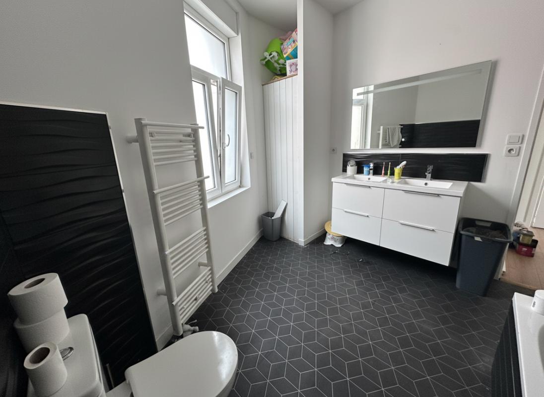 HENIN-BEAUMONT Maison 140 m²  - Centre-ville Hénin-Beaumont - 3 chambres + cour 8