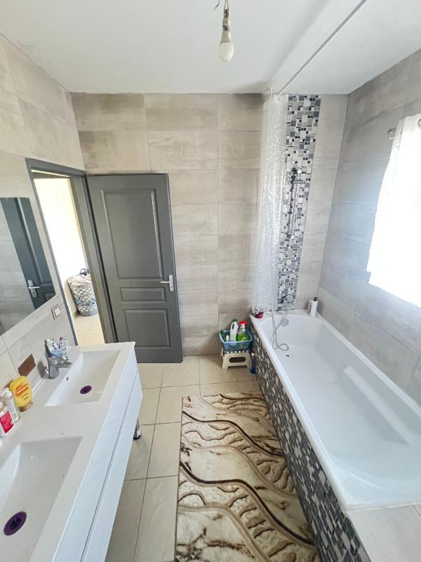 BOURG-LES-VALENCE Villa Bourg Les Valence 6 pièce(s) 150 m2 9