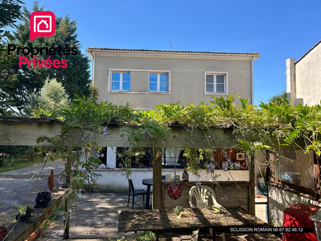 L'EGUILLE Maison L Eguille - 154 m2 - 4 CHAMBRES - JARDIN - PRIX 260 000 FAI 13