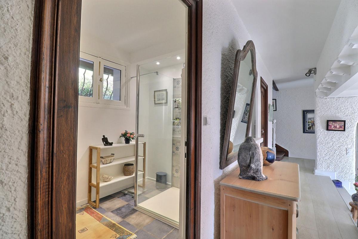 LA ROCHETTE Maison d'architecte 8P 252 m² VALGELON-LA ROCHETTE (73110) 8