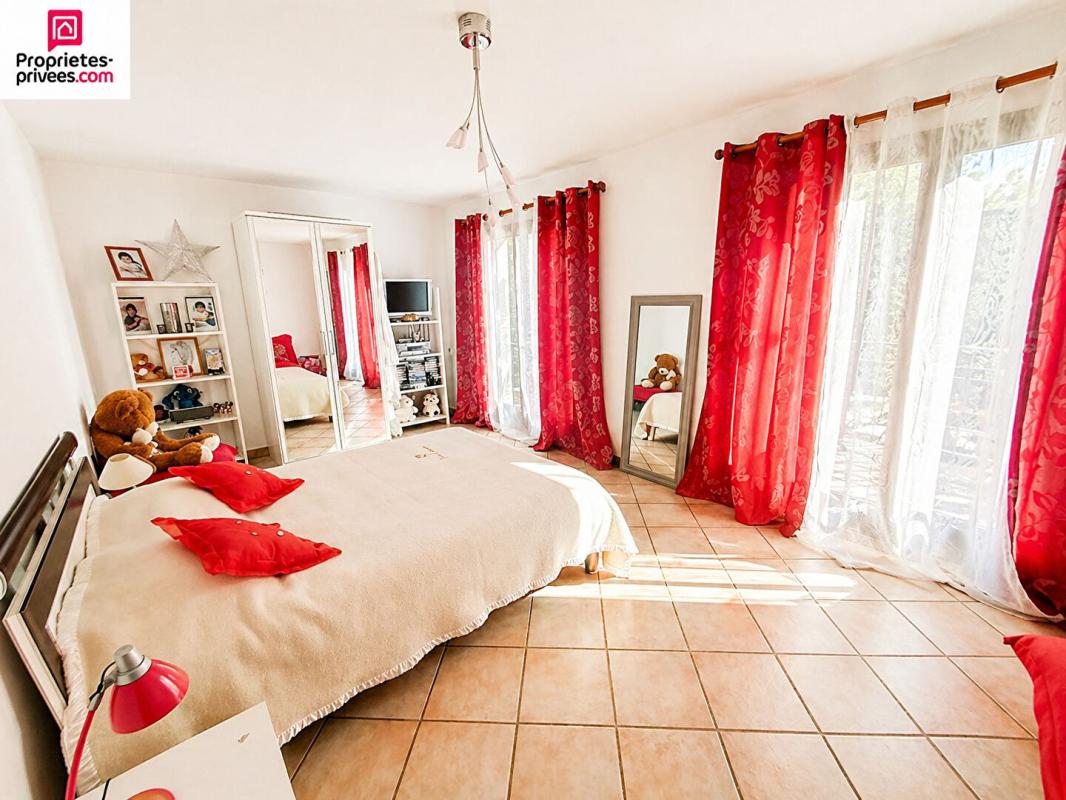 SAINT-CEZAIRE-SUR-SIAGNE Villa 6 PIECES 170 m2 PISCINE GARAGE TERRAIN 1800 M2 10