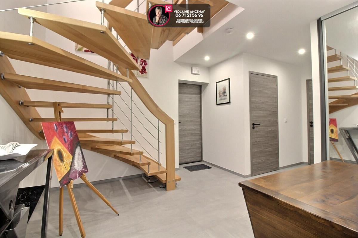 MONTAGNOLE Montagnole, grange rénovée,  166 m2 , 4 chambres 8
