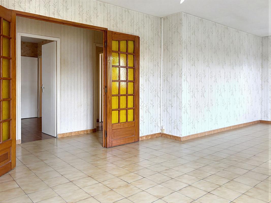 SAINT-JEAN-DE-LIVERSAY Maison à rénover centre Saint Jean De Liversay 103 m2 + terrain constructible et divisible 9