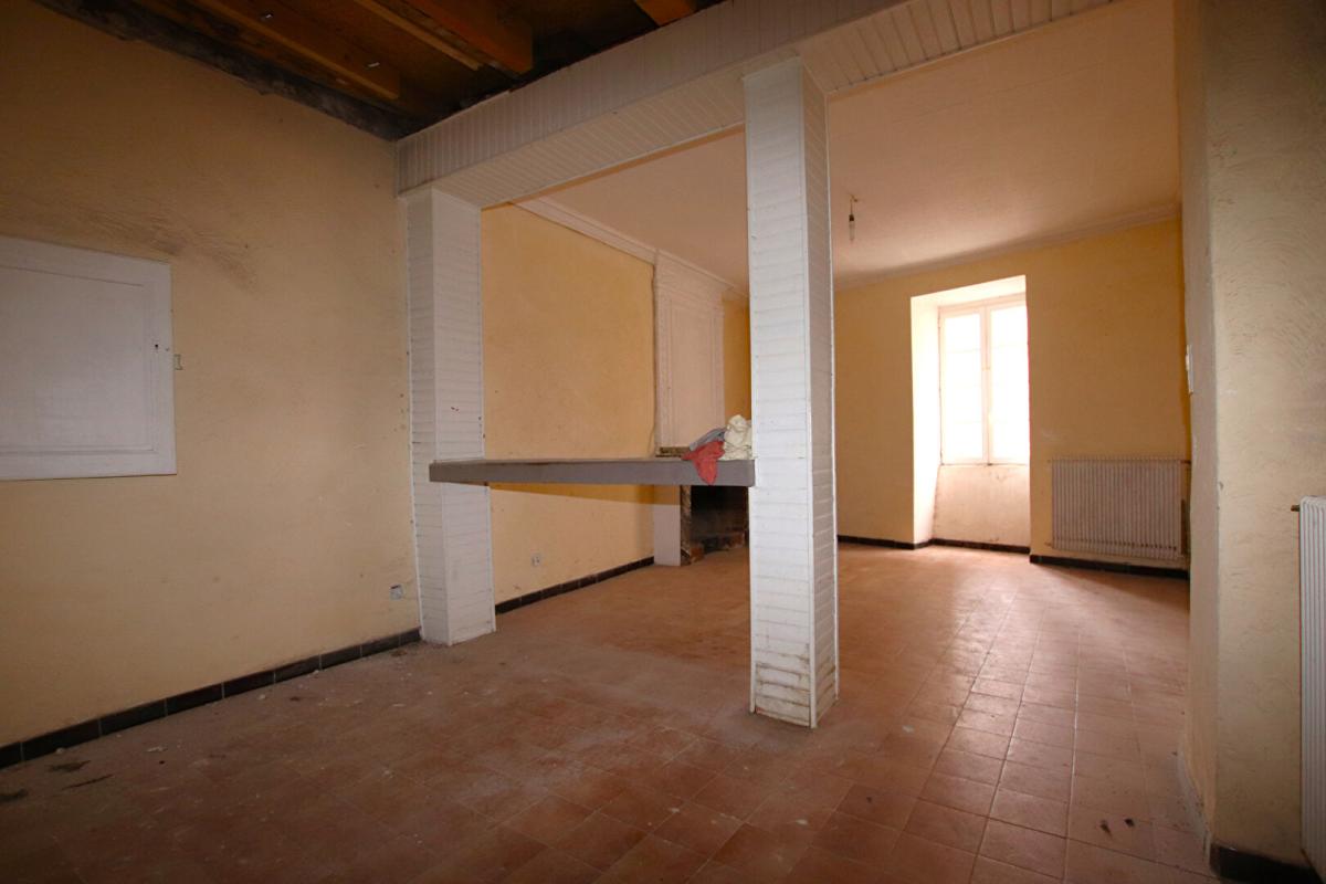 MILLAU Appartement traversant type 4 de 90 m2 + garage + cave 1
