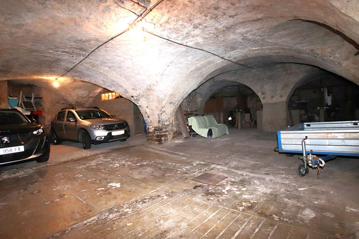 MILLAU Appartement traversant type 4 de 90 m2 + garage + cave 10