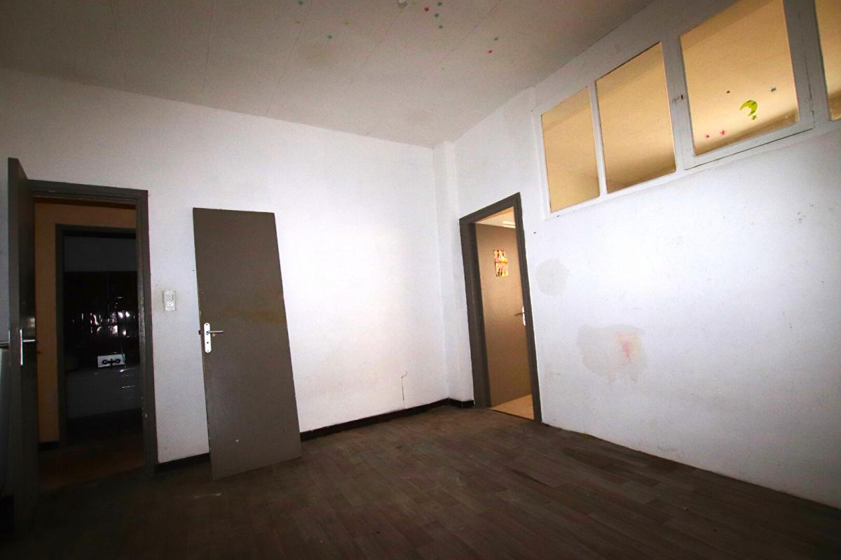 MILLAU Appartement traversant type 4 de 90 m2 + garage + cave 7