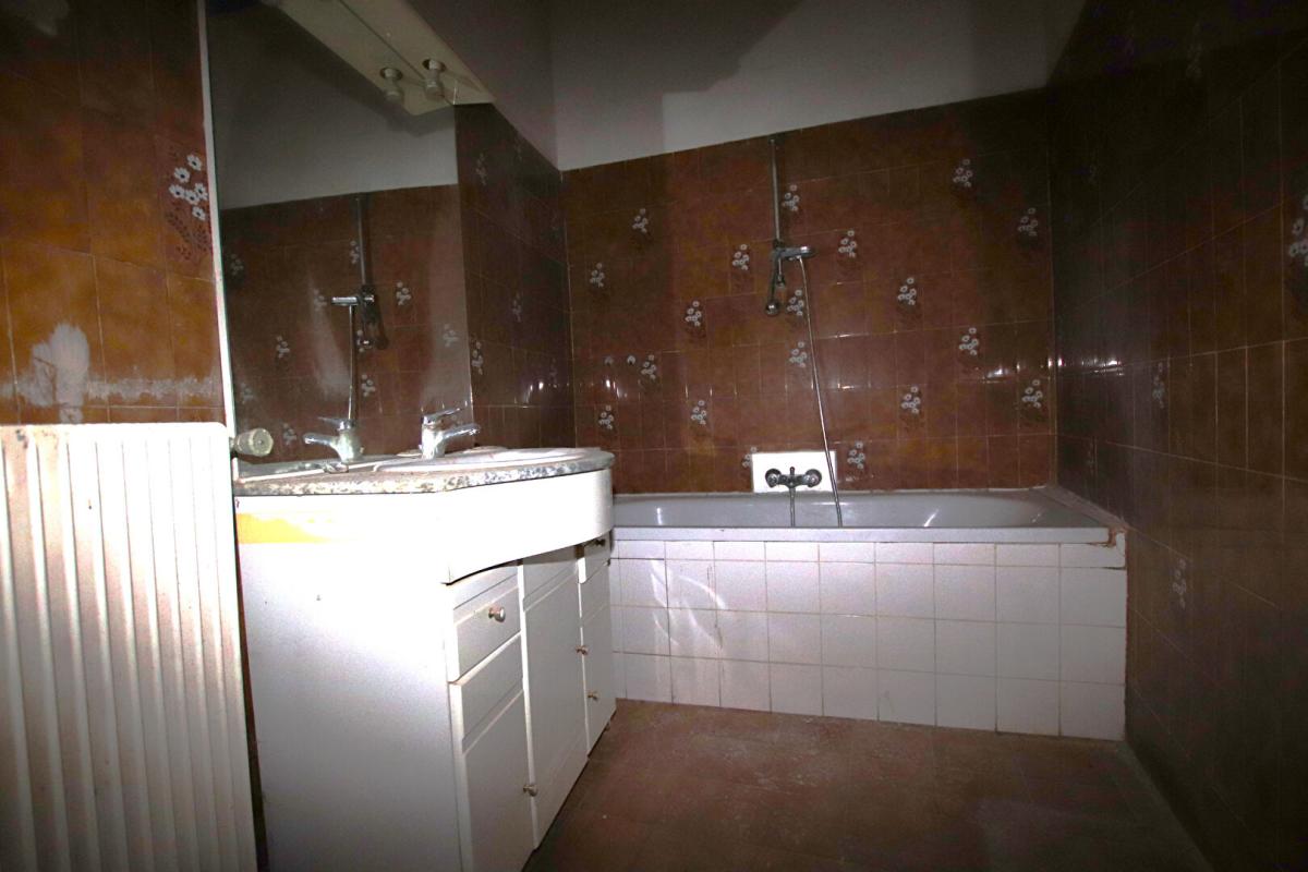 MILLAU Appartement traversant type 4 de 90 m2 + garage + cave 9