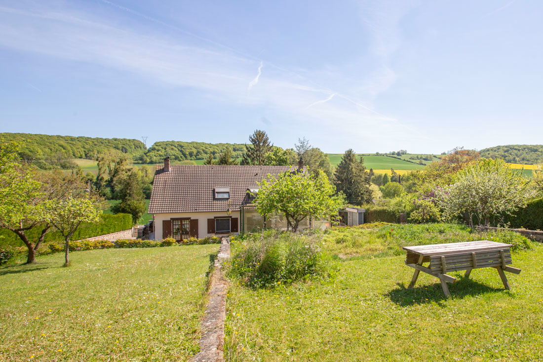 LES ANDELYS Maison de Maçon 122 m2 + Grand Sous sol ;sur un Terrain de 1,6 Hectare ? Les Andelys 1