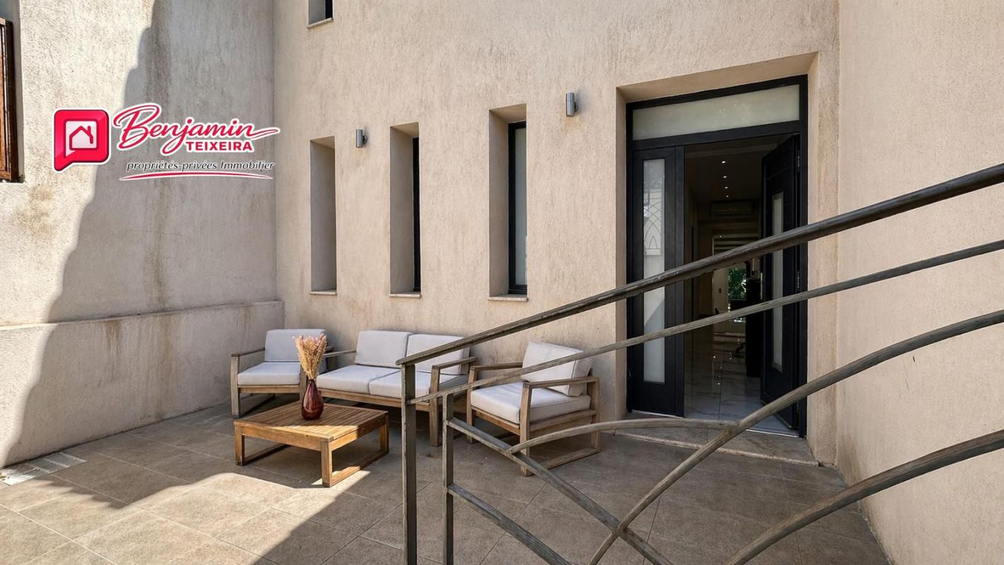 ROQUEBRUNE-SUR-ARGENS Maison Roquebrune Sur Argens 4 pièce(s) 109.85 m2 17