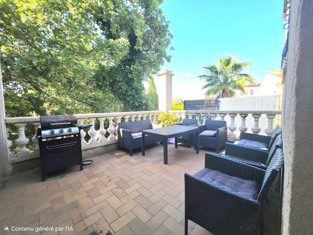 SIX-FOURS-LES-PLAGES Maison Six Fours Les Plages 8 pièce(s) 260 m2 1