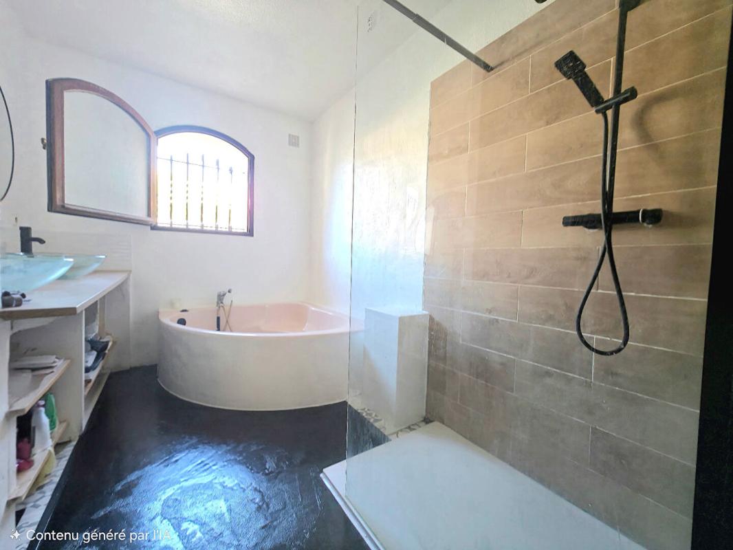 SIX-FOURS-LES-PLAGES Maison Six Fours Les Plages 8 pièce(s) 260 m2 7