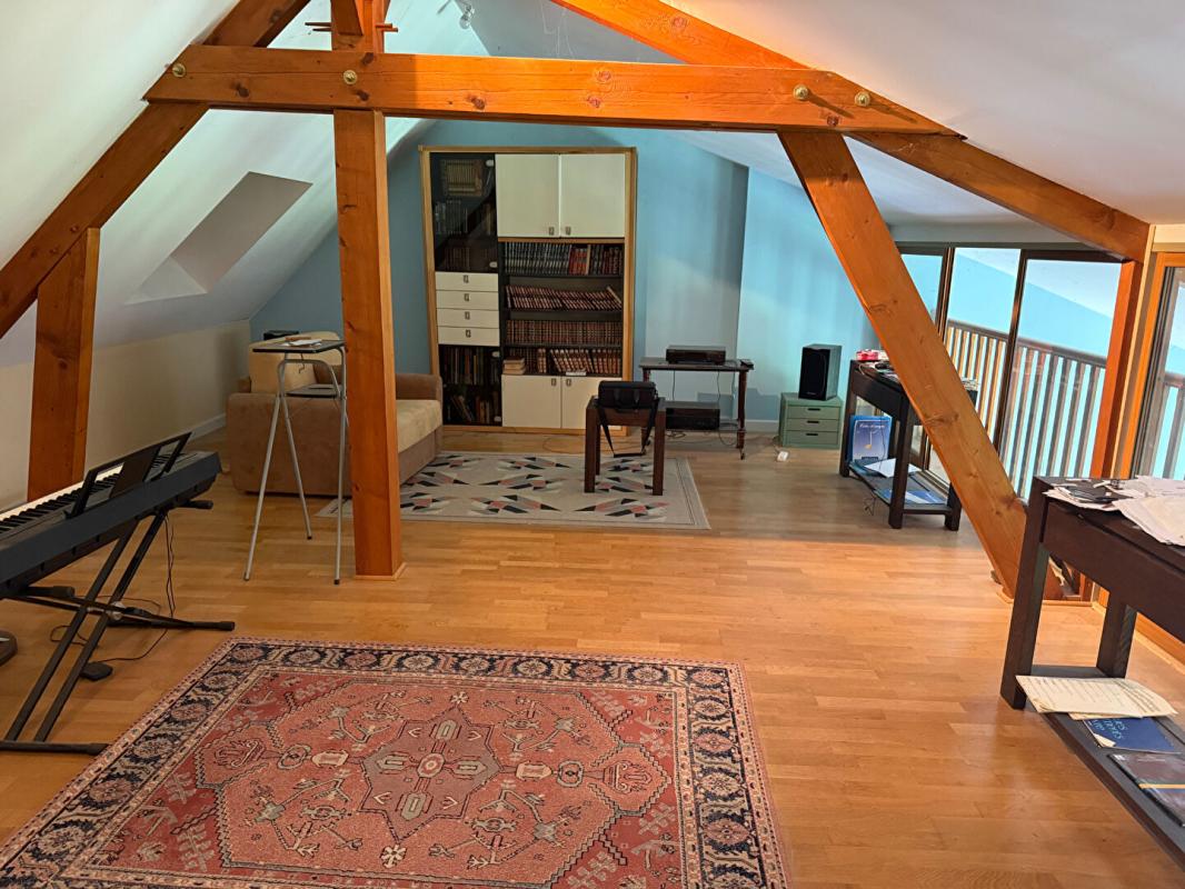 SAINT-MARCEL Maison 7 pièces de 234m² sur secteur très prisé de Saint Marcel 13