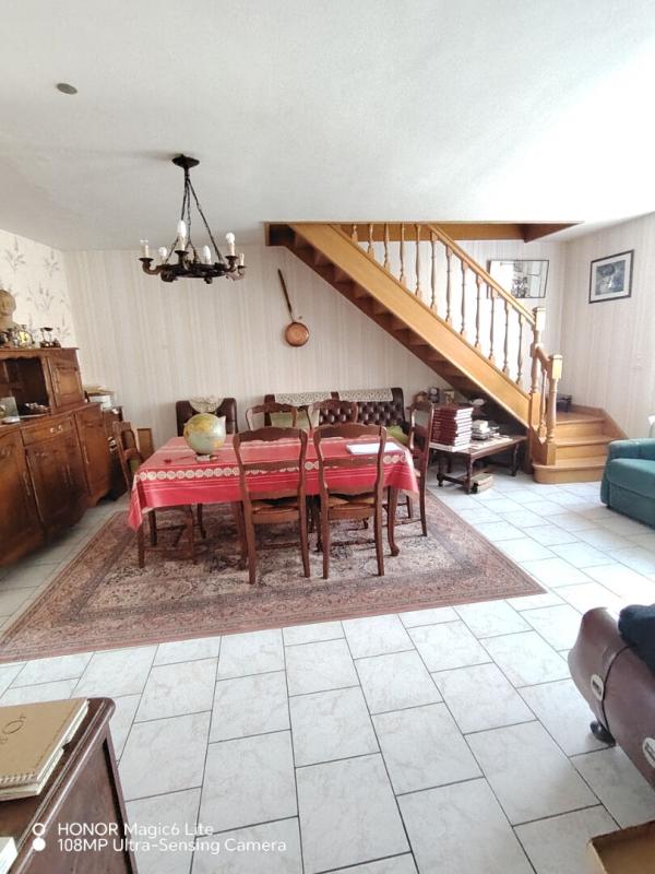 AZE AZE maison ancienne très bien entretenue avec puits et garage 1