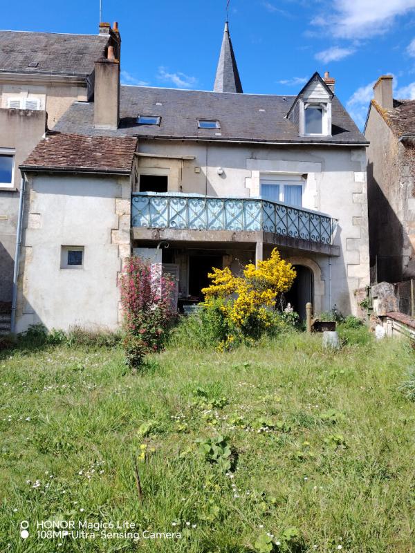 AZE AZE maison ancienne très bien entretenue avec puits et garage 10