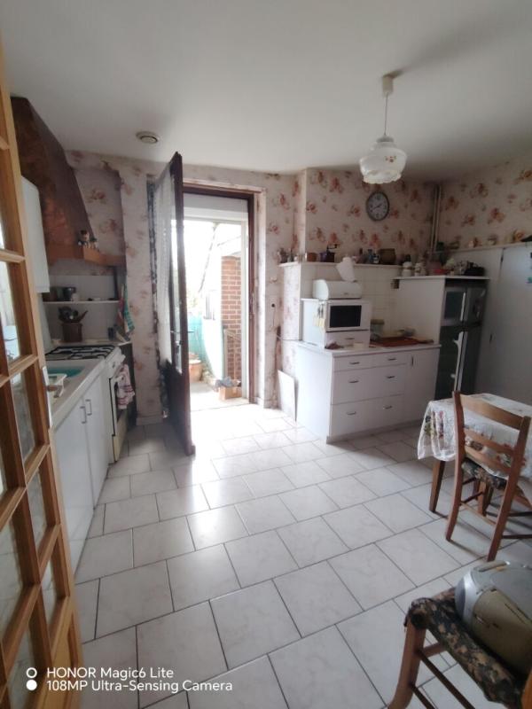 AZE AZE maison ancienne très bien entretenue avec puits et garage 4