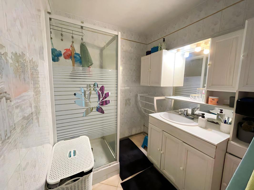 MARSEILLE-15E-ARRONDISSEMENT Exclusivité, vendu avec locataire, T4 Marseille 15ème , Résidence Val pins, quartier Les Borels 6